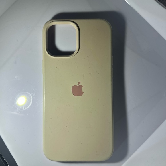 IPhone 12 Pro Max Bundle - 3 Cases + One (New) Screen protector. - Picture 8 of 8